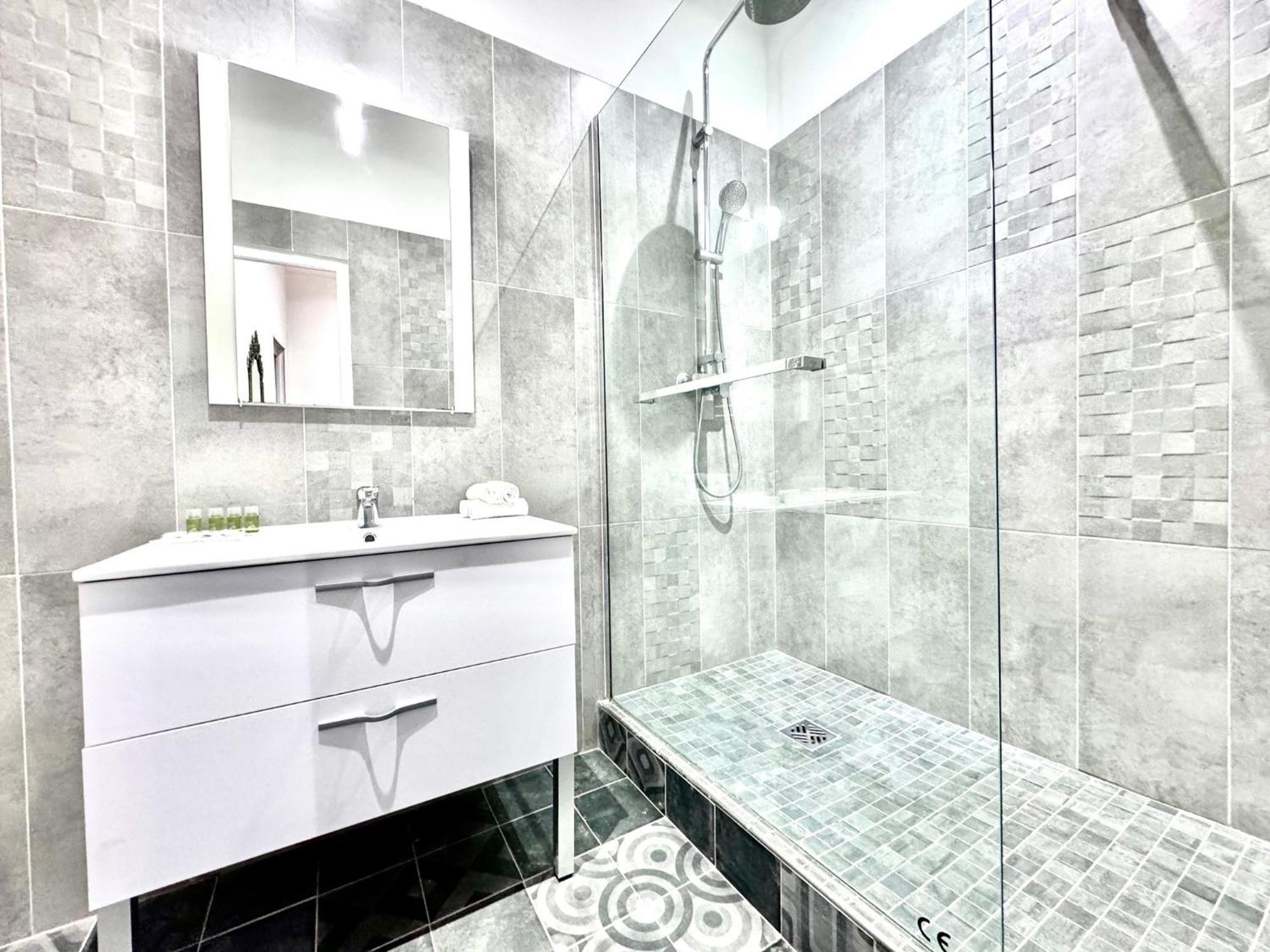 Aparthotel Riviera - Pont Vieux 2 - Old Town - Charm 2 Bedrooms Apartement Ac - 5Mn Beach Nice Exteriör bild